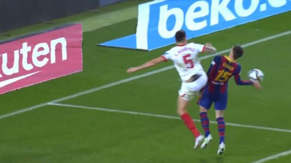 خبير التحكيم بصحيفة "آس": "هناك لمسة يد على لونغلي وإشبيلية كان يستحق ركلة جزاء"