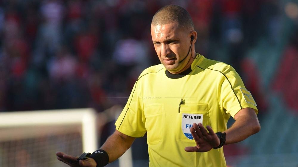 بعد إعادة مشاهدته للقطة ضربة الجزاء.. رضوان جيد يتوجه صوب مستودع ملابس الأهلي ويقدم اعتذاره للاعبي الفريق المصري