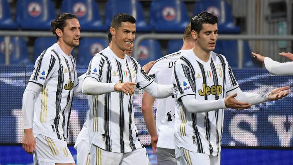 كريستيانو يقود يوفنتوس لـ"مداواة جراحه" بـ"هاتريك" في شباك كالياري