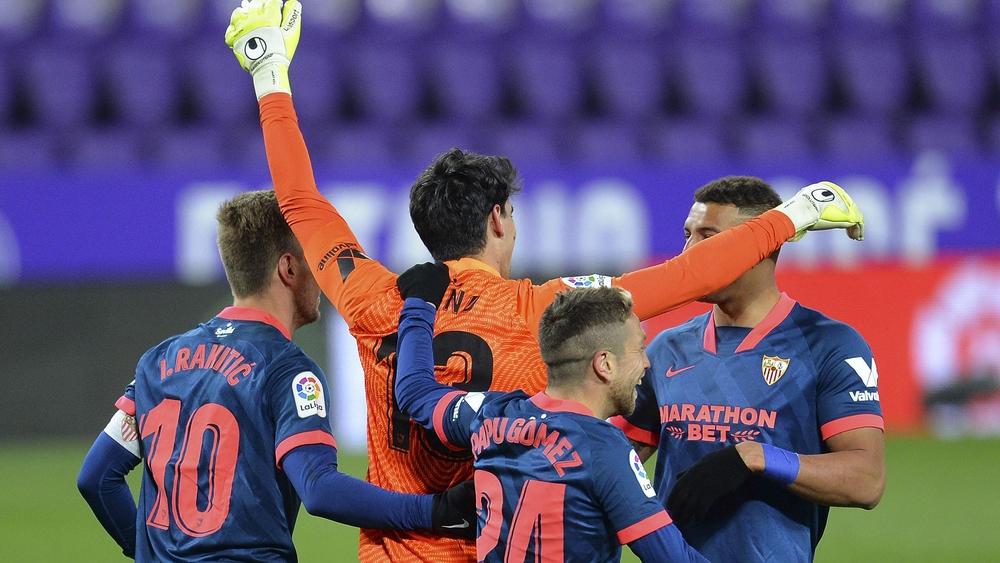 بعد تقمصه "دور المهاجم" وهزه شباك بلد الوليد.. بونو يصبح أول حارس مرمى في تاريخ إشبيلية يسجل هدفا في الدوري الإسباني