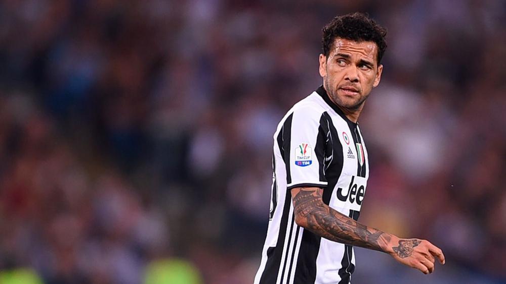 داني ألفيس يكشف سبب رحيله عن يوفنتوس: "أخبروني أنهم سيغيرون طريقة لعبهم لكنهم لم يفعلوا ذلك"