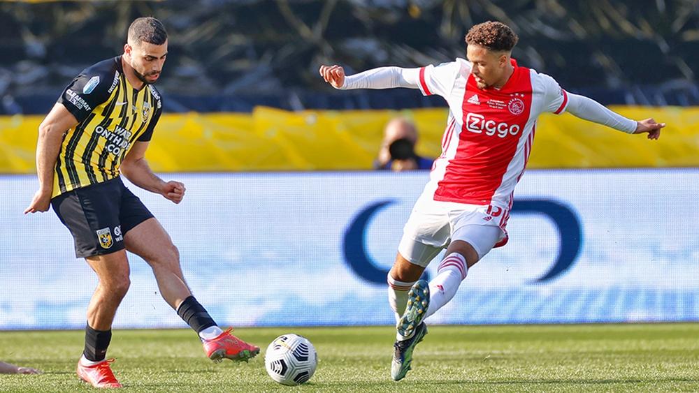 بمشاركة طنان كـ"أساسي" وبقاء لبيض ومزراوي وإدريسي كـ"احتياطيين".. أياكس يتوج بـ"كأس هولندا" على حساب فيتيس أرنهيم بهدف نيريس "القاتل"