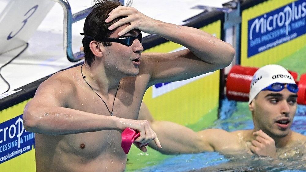 الروسي كليمينت كوليسنيكوف يحطم الرقم العالمي في السباحة على الظهر لمسافة 50 مترا بعد صمود دام 12 عاما