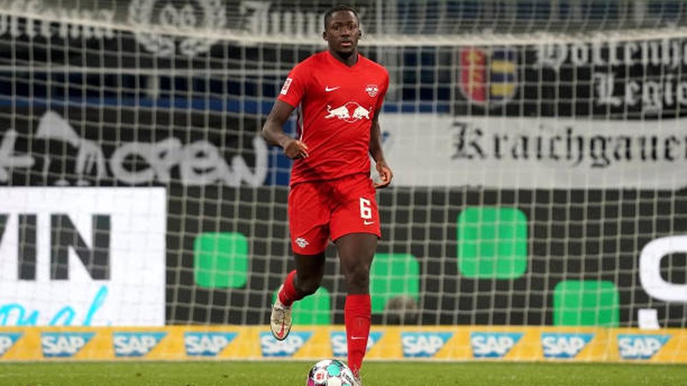 ليفربول يقترب من حسم صفقة الفرنسي إبراهيما كوناتي مدافع لايبزيغ الألماني