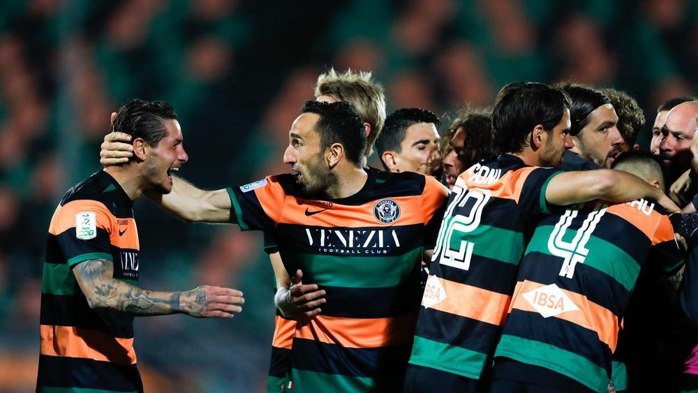 فريق فينيسيا يحقق الصعود إلى الـ"سيري آ" بعد غياب دام 20 عامًا