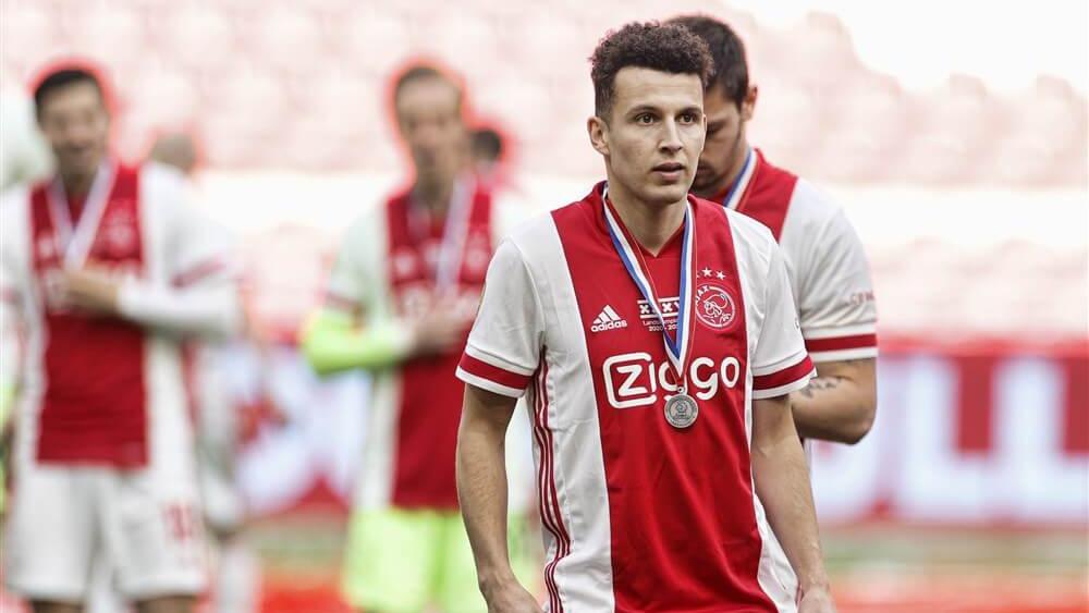 إدريسي يودّع أياكس بعد انتهاء فترة إعارته ويعود إلى إشبيلية بحثًا عن "فرصة ثانية"