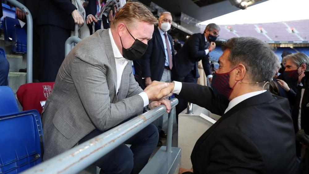 رسميا/ خوان لابورتا يؤكد بقاء كومان مدربا لبرشلونة الموسم المقبل