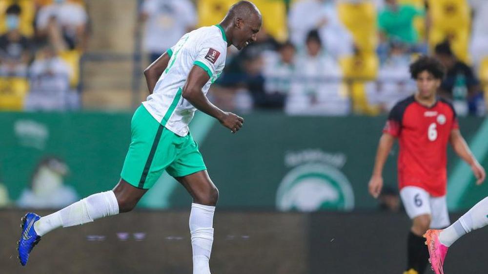 السعودية تضمن مقعدا في "كأس آسيا" وتقترب من التأهل للمرحلة النهائية من تصفيات كأس العالم بـ"ثلاثية" في مرمى اليمن