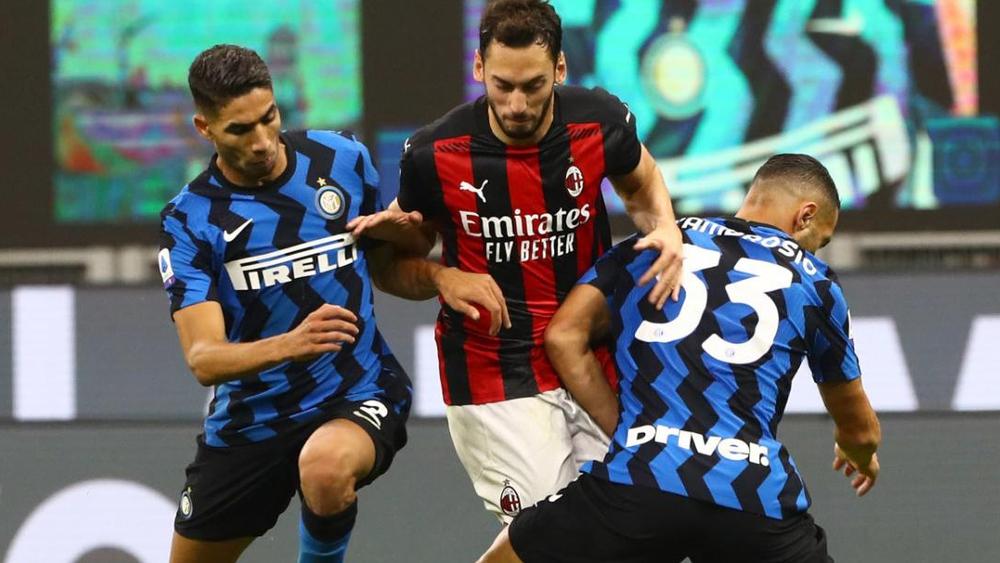 التركي تشالهان أوغلو بعد توديع "اليورو": "اتفقت مع نادي الإنتر وسأوقع غدًا على عقد انتقالي إليه"