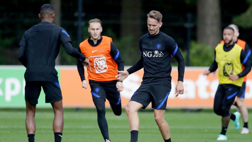 رسميا/ مشوار لوك دي يونغ رفقة هولندا في "يورو 2020" ينتهي بسبب الإصابة