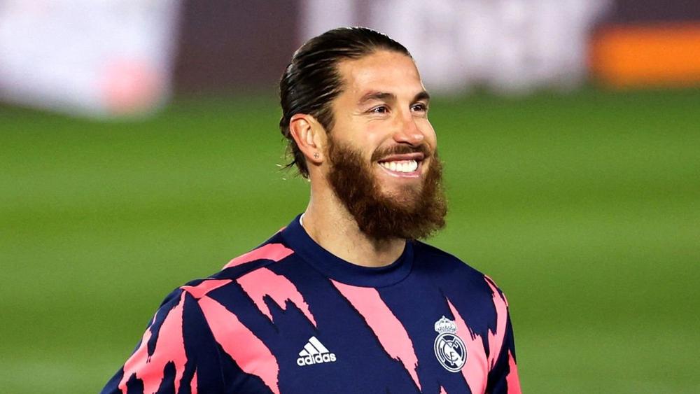 رسميا/ باريس سان جيرمان يضم سيرخيو راموس ويمنحه القميص رقم "4"