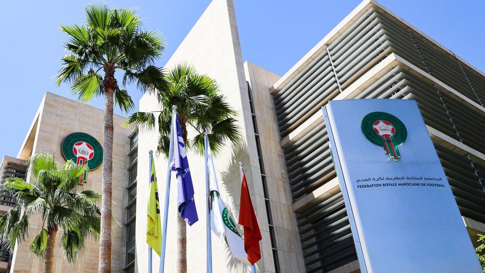 الجامعة تُحدّد مدة "شهر ونصف" لإبرام التعاقدات الصيفية وتسمح للأندية بتسجيل اللاعبين الجدد انطلاقًا من 2 غشت المقبل