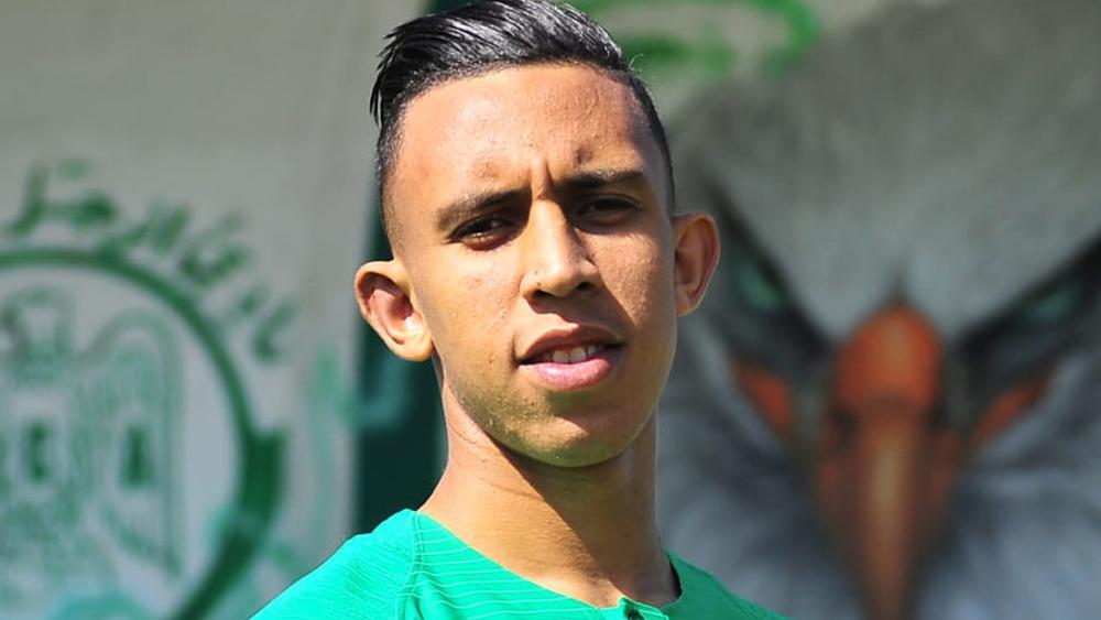 رحيمي يخالط أحد أفراد عائلته المصاب بـ"كورونا" ويغيب عن تداريب الرجاء