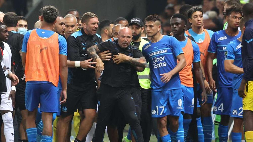 رابطة الدوري الفرنسي تستدعي مسؤولي نيس وأولمبيك مارسيليا