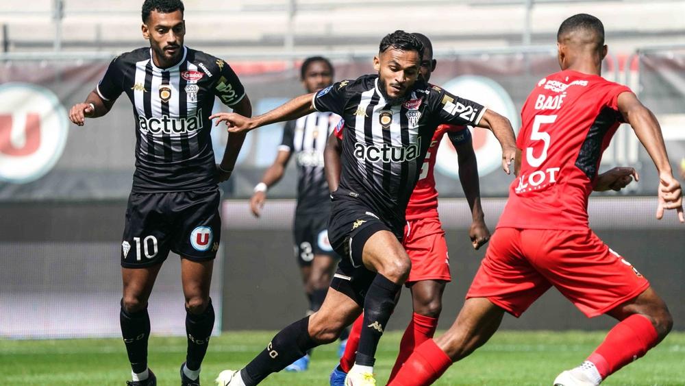 في مباراة واجه فيها رفاق أكرد.. بوفال يسجل هدفا جديدا ويقود أنجيه للفوز بثنائية على رين والانقضاض على صدارة "ليج 1"