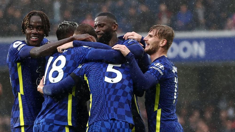 تشيلسي يعود لـ"سكة الانتصارات" بفوزه على ساوثهامبتون "المنقوص"