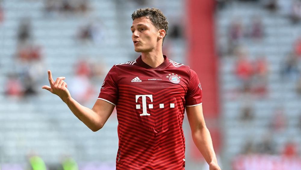 بافارد: "ربما أنا أقل جاذبية هجومياً من حكيمي وأرنولد.. لكنني أكثر اكتمالاً من الناحية الدفاعية"