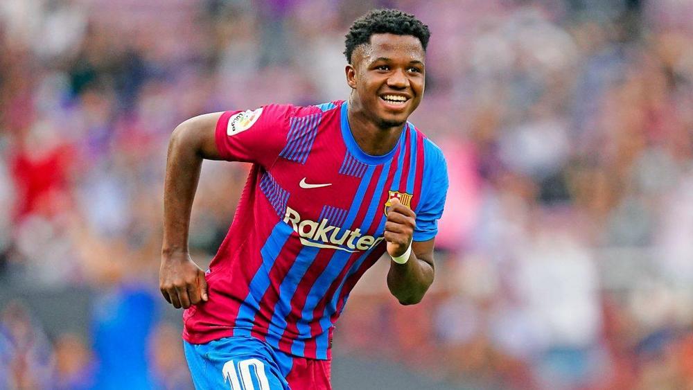 صحيفة كتلونية: "باريس سان جيرمان حاول التعاقد مع فاتي لتعويض مبابي وإغرائه براتب سنوي يبلغ 15 مليون يورو"