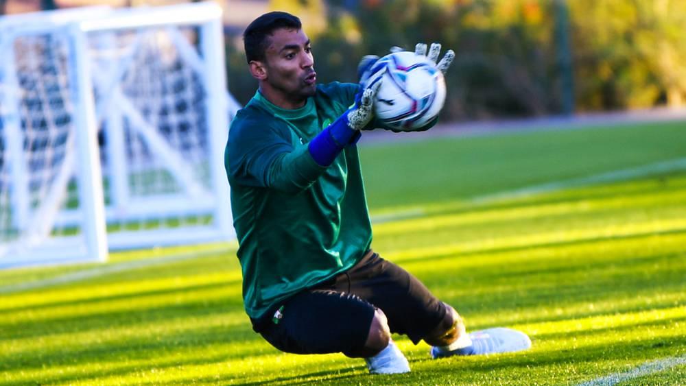 التكناوتي يعوض الزنيتي في المنتخب بعد إصابة حارس الرجاء بكسر في يده