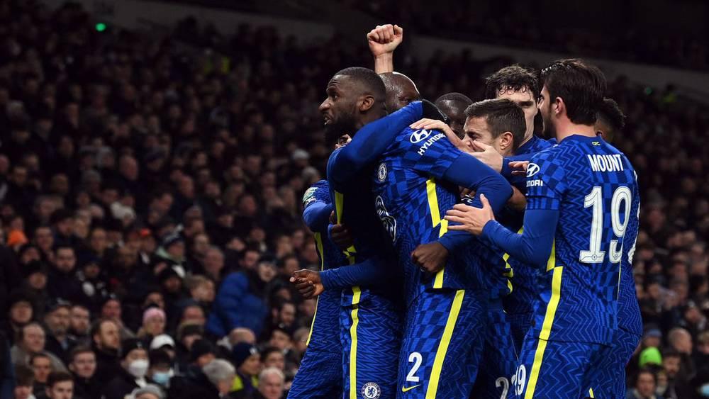 تشيلسي يكرر تفوقه على توتنهام ويبلغ نهائي كأس الرابطة بمشاركة زياش كبديل