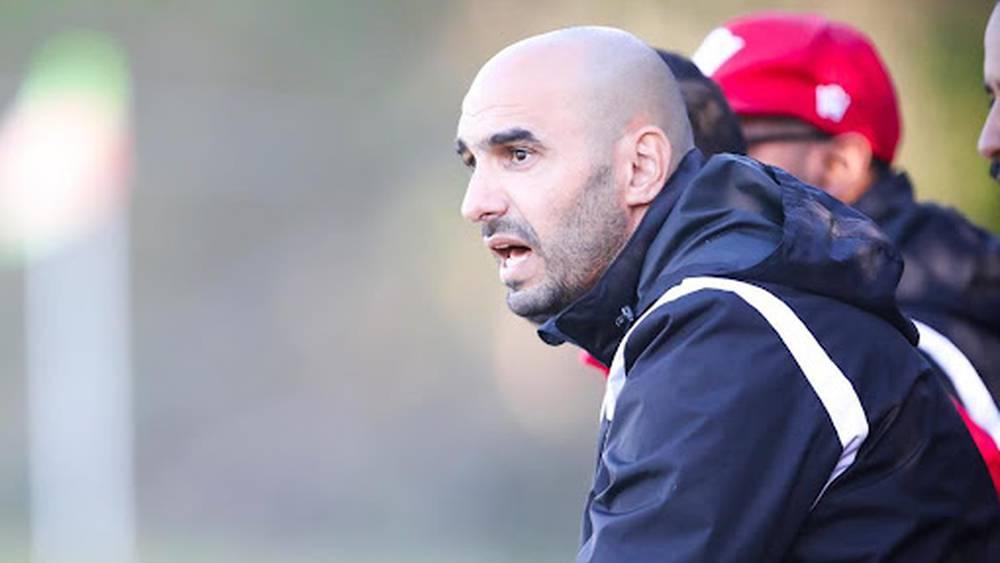 الركراكي: "أُرشّح الرجاء للتتويج بالدوري لأنه أبرم صفقات قوية بينما نحن لم نضمّ أي لاعب"