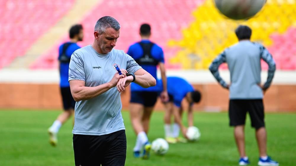 كارتيرون يقرر تحويل تداريب الزمالك إلى ملعب جديد استعدادا لمواجهة الوداد