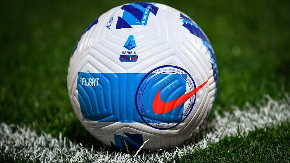 Ukraine: les matches de foot décalés de cinq minutes en Italie au nom de « la paix »