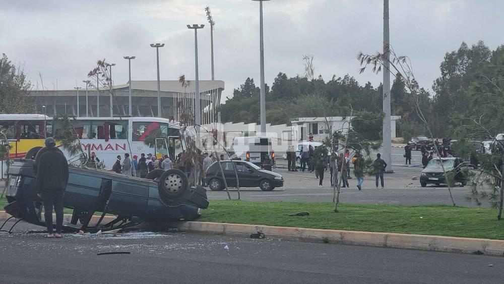 جماهير المغرب الفاسي تغادر "ملعب الرباط" وتتجه صوب الحافلات تحت مراقبة أمنية "مشددة"