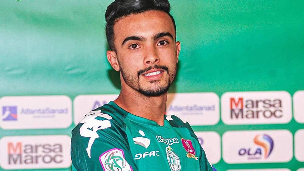 الأزهري يعود إلى تداريب الرجاء بعد فسخ عقده مع الفريق