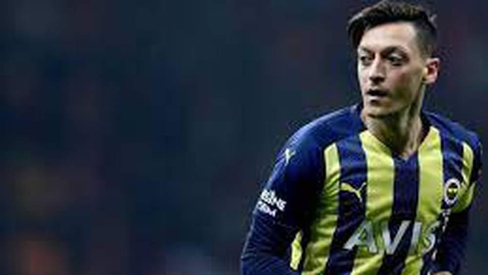 Fenerbahce : Özil viré de l’équipe première