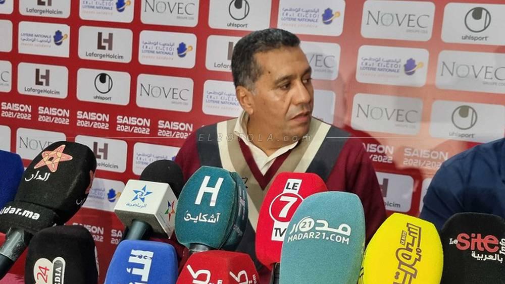 الطاوسي يطلب إعفاءه من الإجابة عن سؤال متعلق بأداء الحكم بلوط ويوضح: "حديثي معه يدخل ضمن طريقتي في تدبير المباراة"