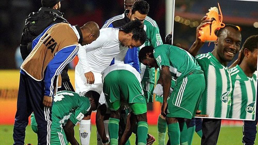 رونالدينيو: "الرجاء استحقت تأهلها في موندياليتو 2013.. تأثرت حين شاهدت اللاعبين يتوجهون نحوي"