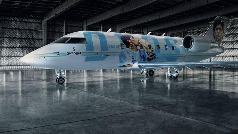 الأرجنتين تصمم طائرة "دييغو مارادونا" وتستخدمها في مونديال قطر