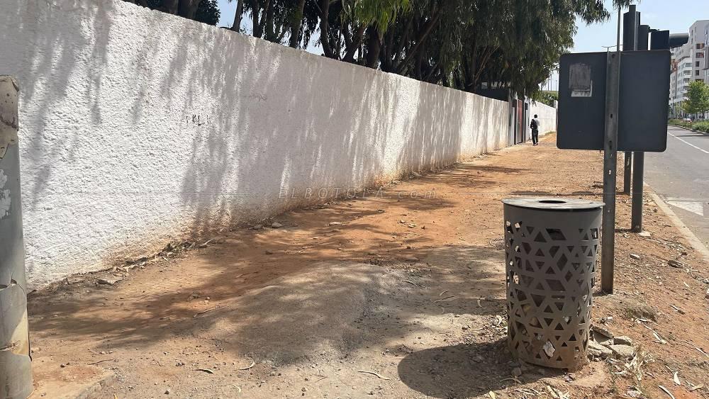 بالصور.. مسؤولو الأهلي يغادرون محيط ملعب الوزايس بعد بلاغ الرجاء بخصوص تذاكر النهائي!