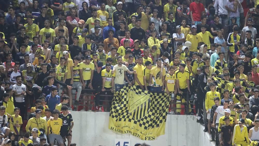 المغرب الفاسي يستنكر قرار منع جماهيره من التنقل لمدينة طنجة ويؤكد تشبثه بحق حضور أنصاره لمواجهة الاتحاد