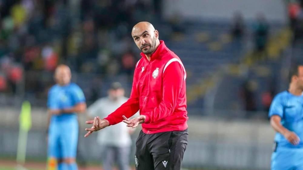 الركراكي: "أمي قالت لي 'لا تخف' وخرجت من المشاكل فالدقيقة الأخيرة أمام المولودية ومع هذه العائلة كان من الصعب التخلي عن اللقب"