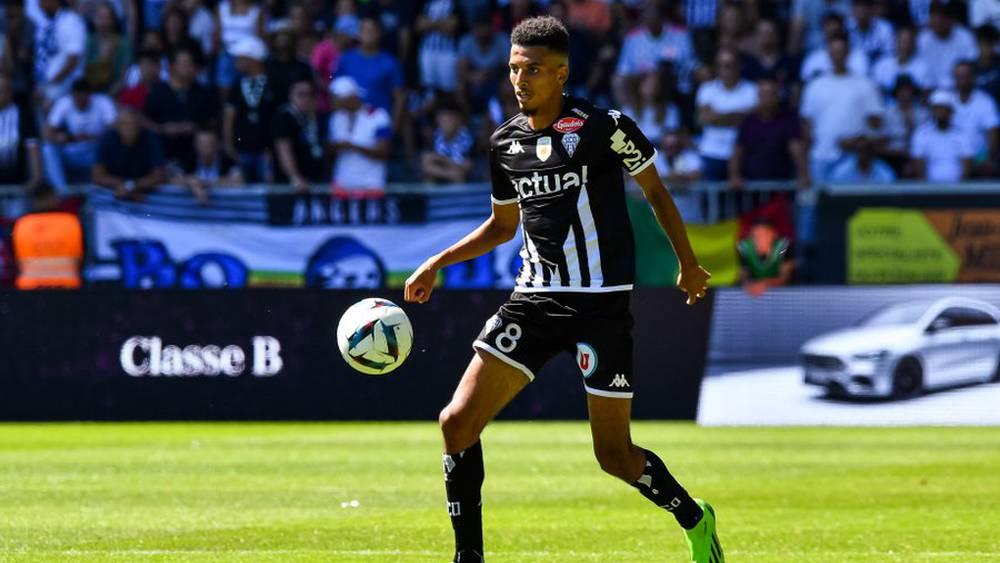 أوناحي: "سأبقى طيلة الموسم مع أنجيه.. كنت شابا يريد إثبات نفسه والآن سأؤكد للجميع أن بإمكاني قيادة الفريق"