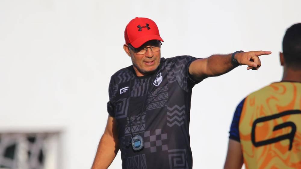 الزاكي: "متوسط ميدان دفاعي من التوغو ومهاجم سنغالي تحت التجربة في اتحاد طنجة وسنحسم في الصفقتين خلال الأسبوع الجاري"