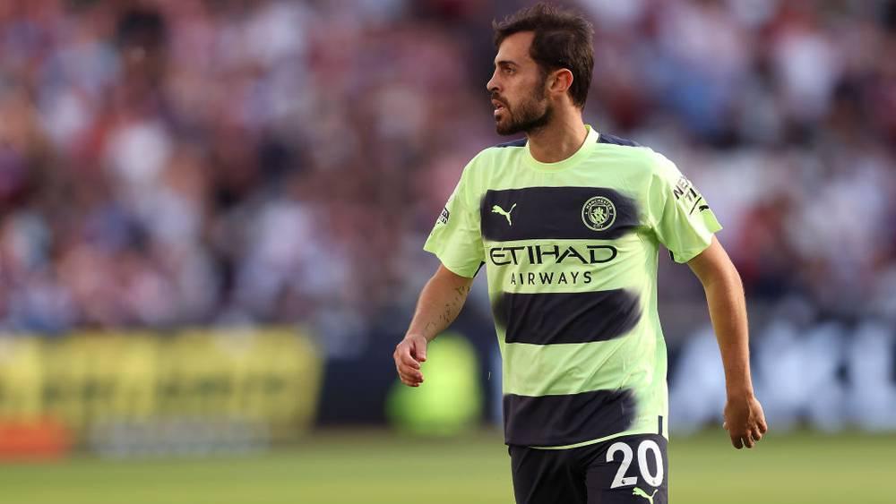 "سبورت"/ برشلونة ينوي التقدم بعرض لضم "بيرناردو سيلفا" بغض النظر عن مستقبل "فرينكي دي يونغ"