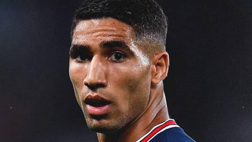 Achraf Hakimi sur la table du barça