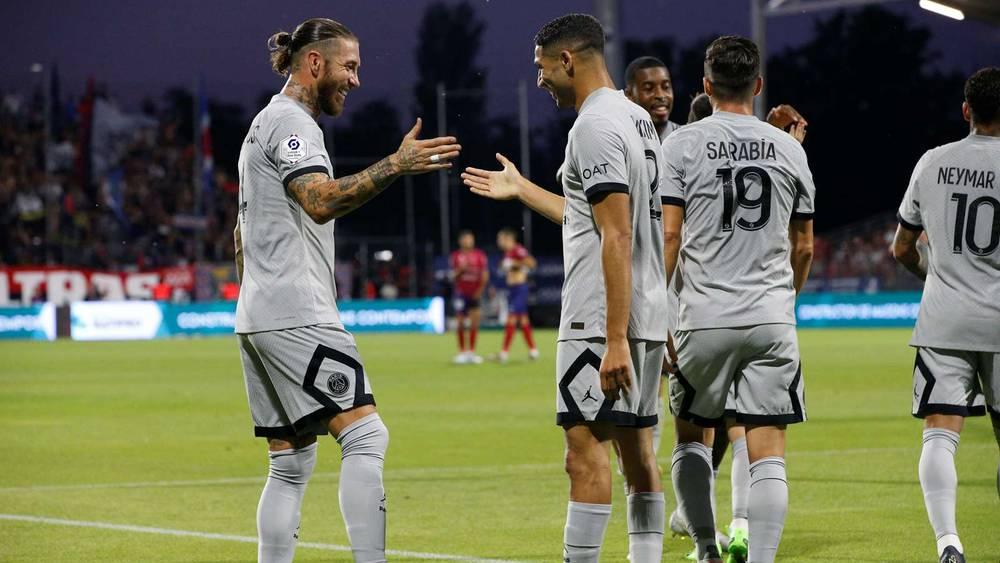 حكيمي: "أنا وراموس نفهم بعضنا البعض داخل وخارج الملعب.. نتحدث كثيرا ودائما ما يقدم لي النصائح"