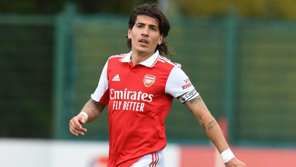 آرسنال يوافق على انتقال "هيكتور بيليرين" إلى برشلونة "مجانًا"