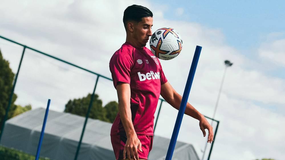 تقارير بريطانية تتوقع عودة نايف أكرد من الإصابة في منتصف شهر أكتوبر القادم