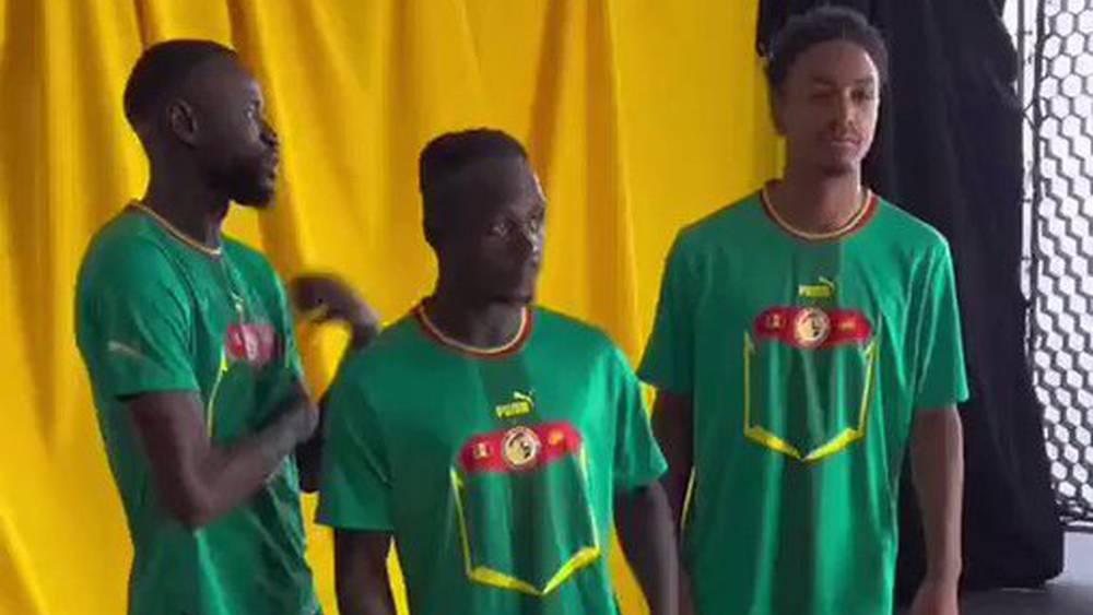 سنغاليون يعبّرون عن غضبهم من "تصميم" القميص الثاني لرفاق ساديو ماني في "مونديال قطر"