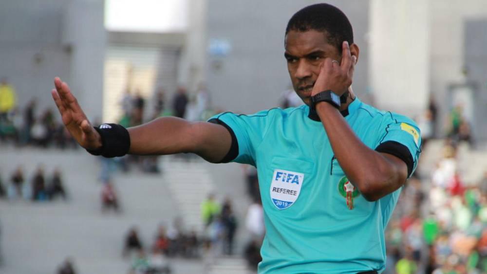 سمير الكزاز حكما لمباراة الوداد ونهضة بركان وحمزة الفارق في غرفة "الفار"