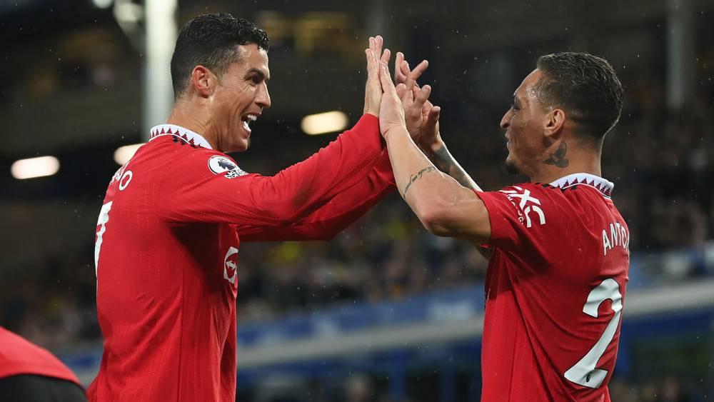 الدوري الإنجليزي/ مانشستر يونايتد يخرج من ملعب إيفرتون فائزًا (2-1)