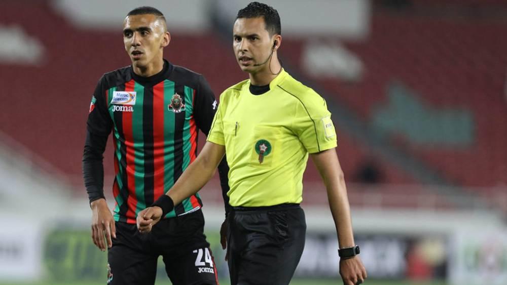 الجامعة تعين ياسين بوسليم حكما لمباراة الرجاء الرياضي وحسنية أكادير وهشام التمسماني في غرفة "الفار"