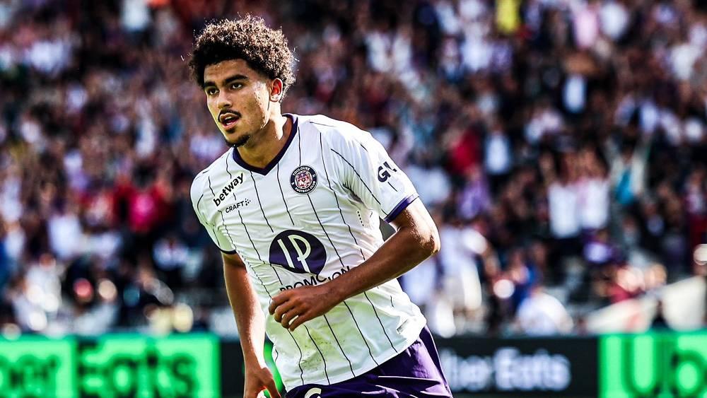 تقارير إنجليزية: "ليسر سيتي وساوثهامبتون مهتمان بخدمات أبوخلال ويحرصان على متابعته لبقية الموسم وفي كأس العالم"