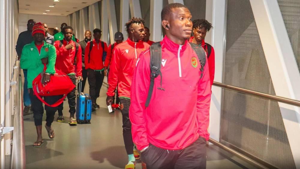 بعثة دجوليبا المالي تحط الرحال بالمملكة استعدادا لمواجهة الجيش في كأس الكونفدرالية