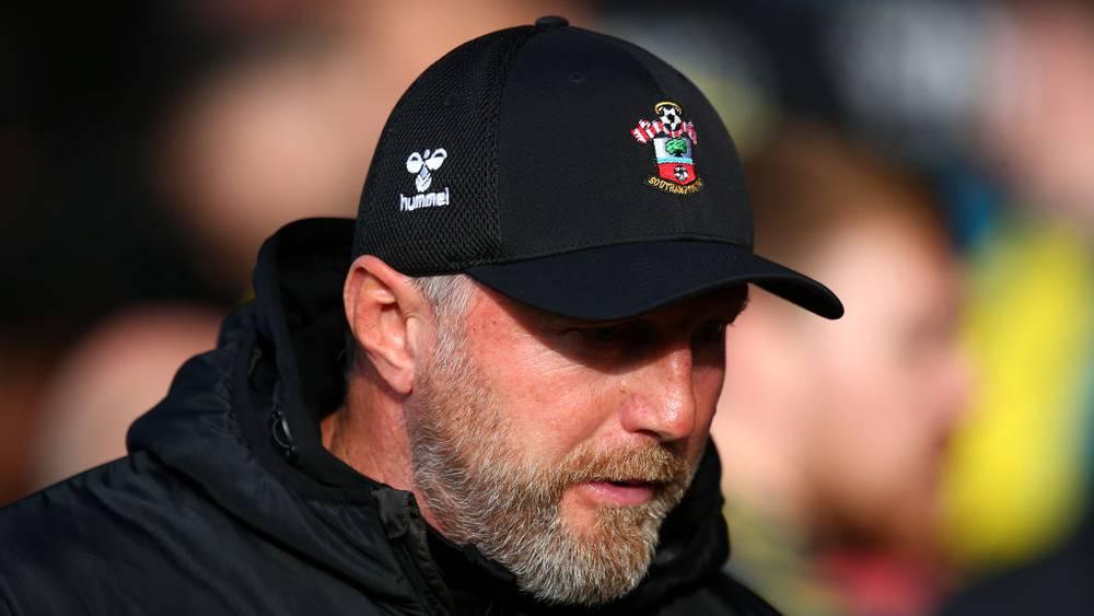 رسميًا/ ساوثامبتون يُقيل مُدربه "رالف هازنهاتل"